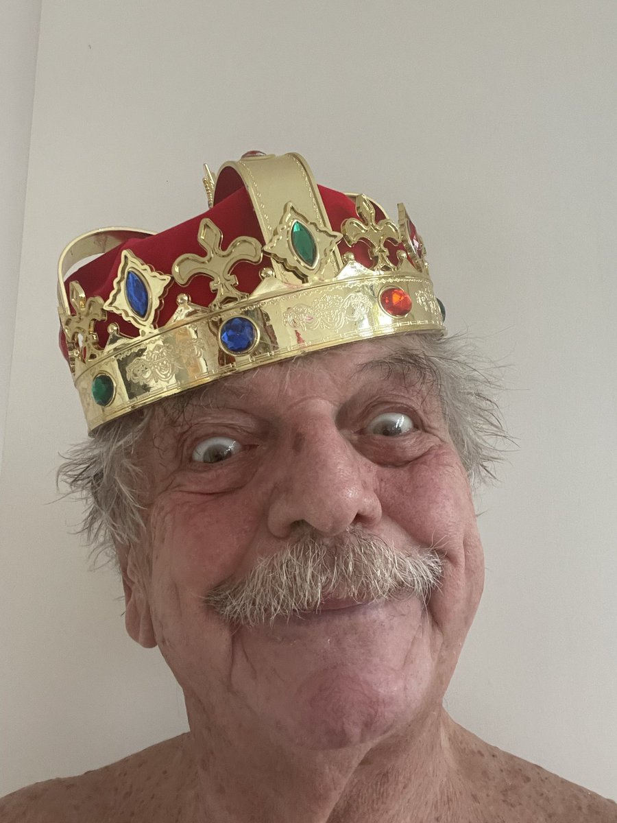 MORGEN GEHT SIE RETOUR AN DEN LOUVRE…
War doch nur Spass