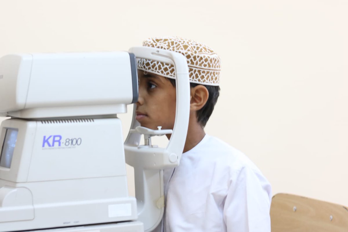 ضمن الفحوصات الدورية لطلبة المدارس قام كلا من ممرض الصحة بالمدرسة وأخصائيات البصريات بقسم العيون بمجمع جعلان الصحي بفحص الطلبة المستهدفين    بهدف الكشف المبكر عن  مشكلات بصرية تم من خلال الفحص صرف نظارات طبية وتحويل بعض الحالات لمتابعة طبيب العيون .