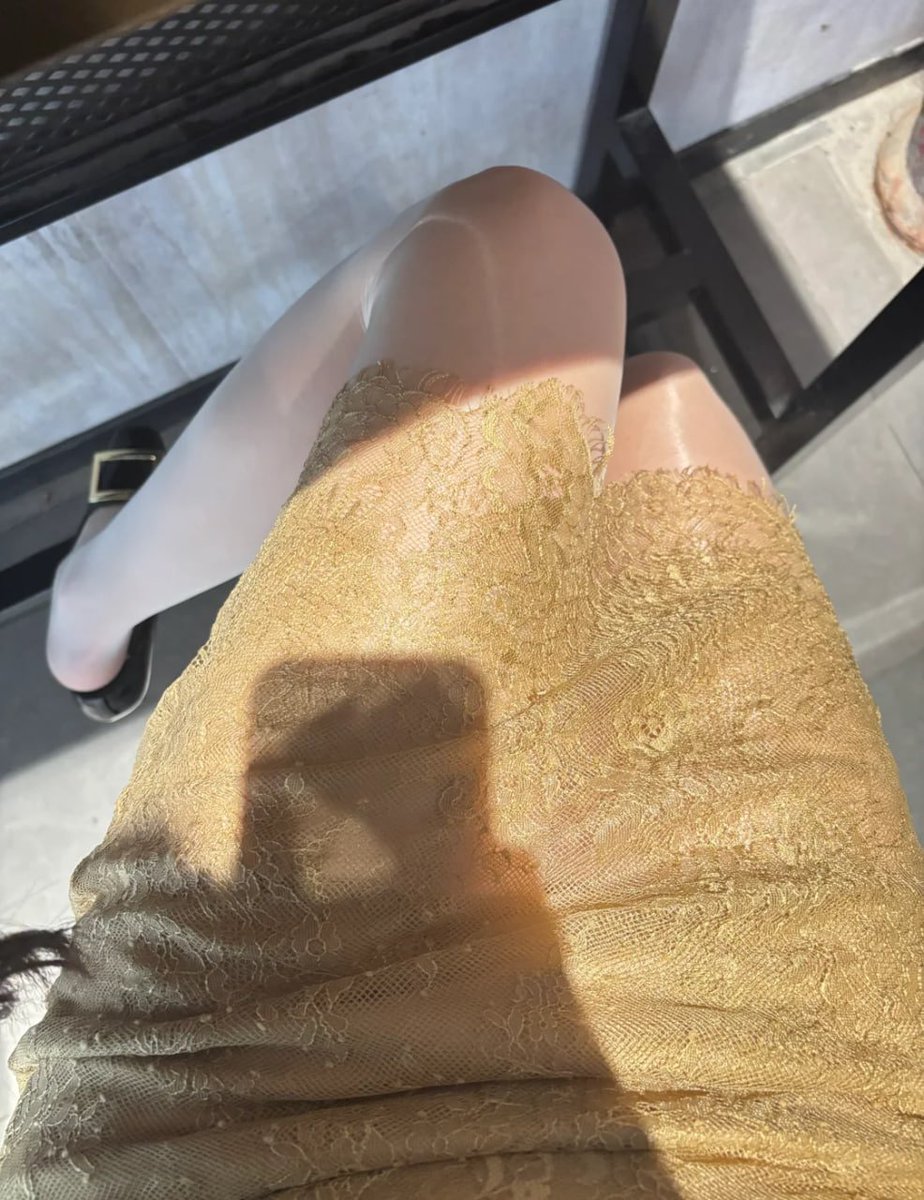 Ruby08855's tweet image. The real glow comes from within. Fashion only frames it. A neat outfit, sparkling tights, and quiet confidence make the perfect combination for any day. 🌞