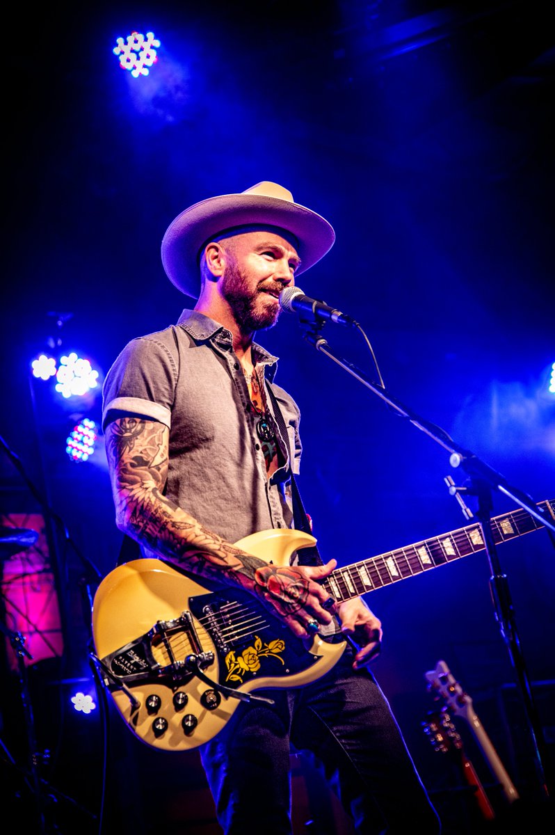 I'll be doing an acoustic set at the Texan Theater in Greenville, TX tomorrow at noon. Meet me there!

Photo by Dustin Morrison
.
.
.
#brandoncallies #indieinfusedamericana #singersongwriter #altfolk #yallternative