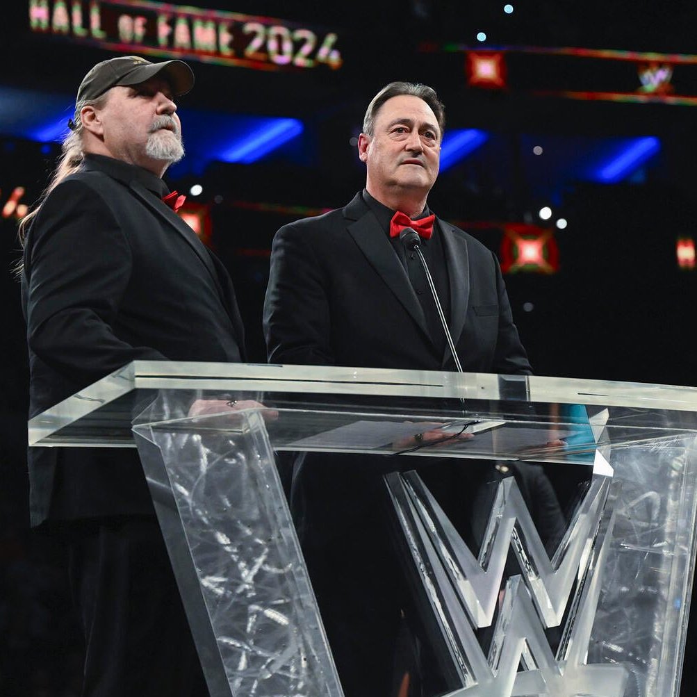 CatchNewz's tweet photo. Mike Rotunda, père de Bray Wyatt et Bo Dallas, est actuellement en soins palliatifs.

(Barry Windham à Bill Apter) https://t.co/pSSKkO6GcE