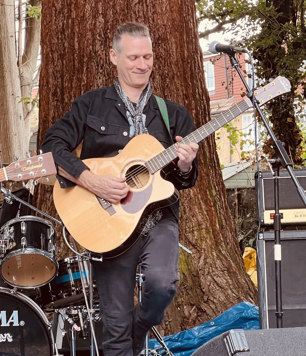 martindkennedy's tweet photo. Smiling to myself whilst my leg does some weird involuntary move of its own 🤘🏻🎸
#smiling #leg #involuntary #guitarplayer https://t.co/kRgJYnLQWw