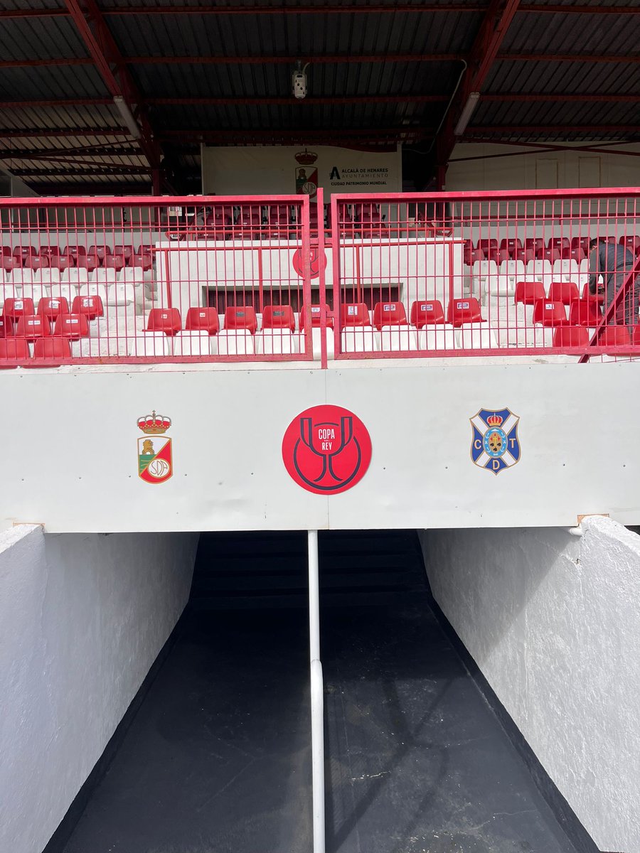 radioclubSER's tweet image. 🔘 ¡Día de Copa! ¡Día de RADIO!

🏟️ Nuestros compañeros @MaverickGold y @DomFalca ya están en El Val para narrar el partido del @CDTOficial: te lo contaremos con previa desde las 18:40h en antena y Youtube

📻 Y desde las 14:00h 'Radio Club Deportivo' desde Alcalá de Henares