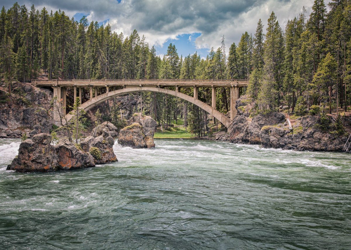 The Canyon Bridge, built in 1914 alongside the Yellowstone River, is part of the North Rim Trail at Yellowstone National Park. 

pixels.com/featured/north… #photoart #buyintoart #wallart #artforsale