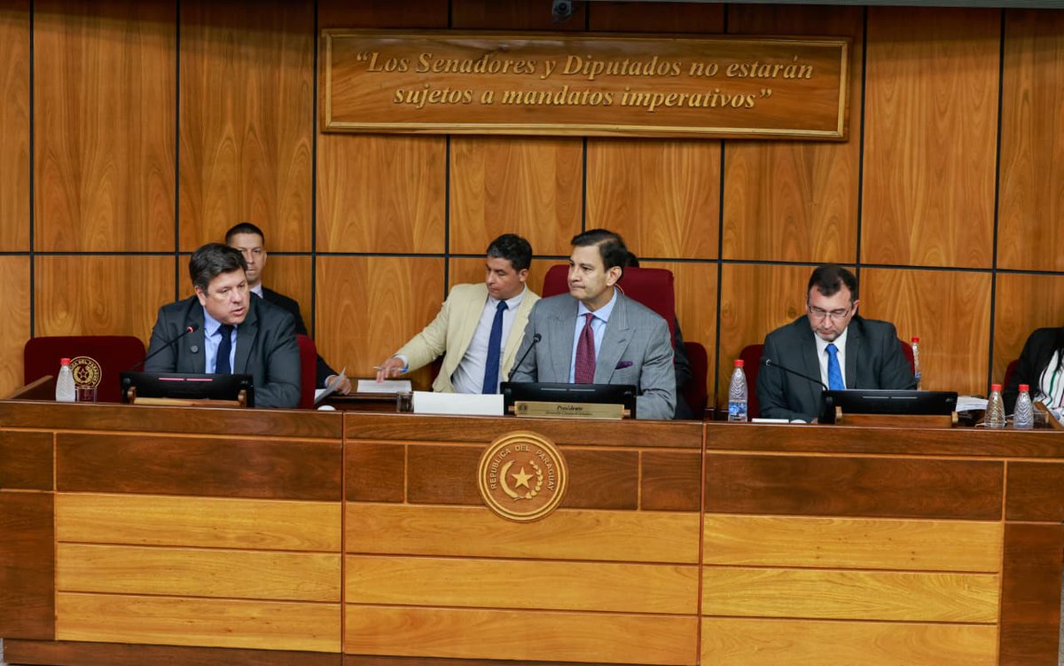 MIC_PY's tweet photo. MIC| Estructura más sólida y eficiente 

El ministro @JavierGimenezGZ, presentó ante las comisiones de Hacienda y de Cuentas de @SenadoresPy  los avances y desafíos del MIC, destacando su papel transversal para el fortalecimiento de la economía nacional. https://t.co/BkhOS1cFp3
