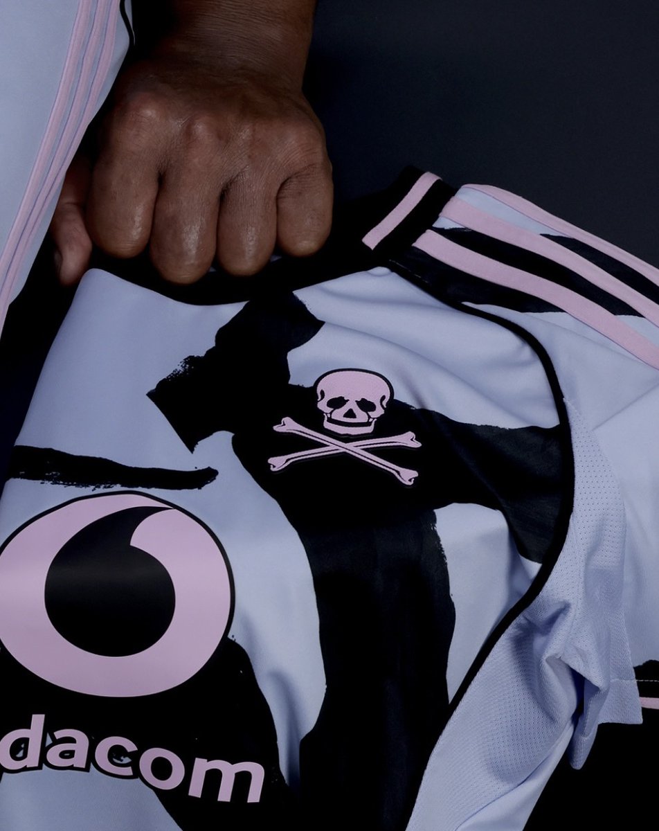 iDiskiTimes's tweet image. Rate Orlando Pirates' 3rd kit out of 10! ☠️

@adidasZA