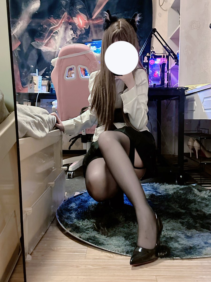 www122010's tweet photo. 朋友圈发自拍被人问是不是玩推特好像刷到我有一种自己上了国产区被发现的错觉 https://t.co/zUHRAqJeaO