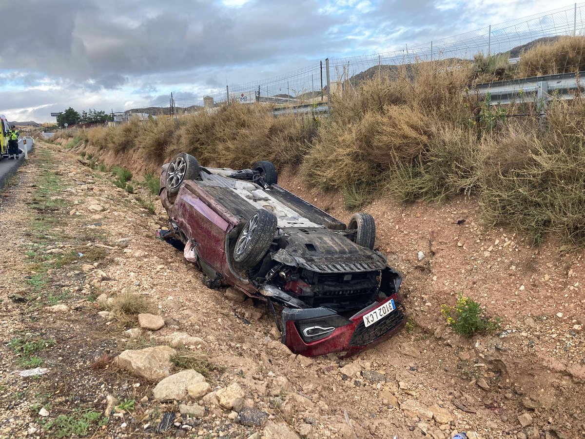 jvc1992's tweet photo. Tranquilos, que estamos todos bien! El pasado domingo sufrí un accidente con mi hermano y mis sobrinos. Gracias a Dios estamos totalmente ilesos sin un rasguño.

A través de este post solo comentar que @lamutua horas después del accidente, cuando podríamos haber perdido https://t.co/zAp5XvasXd