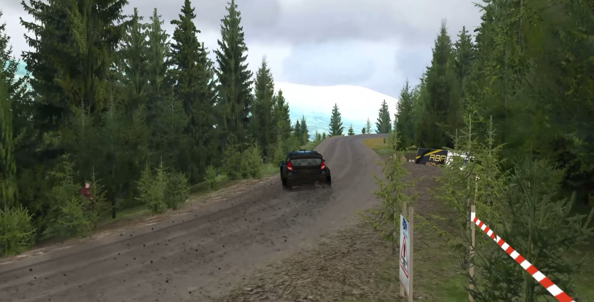 Richard Burns Rally es un simulador de rally lanzado en 2004 que sigue vivo en 2025. Con el mod RallySimFans y herramientas como RBR Masterclass, ofrece físicas realistas, compatibilidad con VR y una experiencia de conducción más auténtica que nunca razorman.net/richard-burns-…