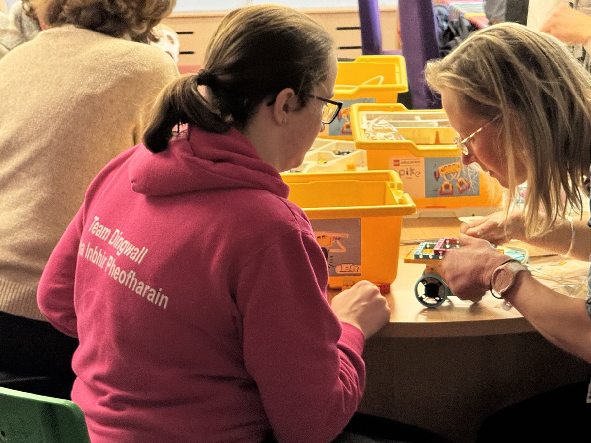 raisingrobots's tweet image. 🏴 Fantastic to be at #Dingwall Primary School, nr Inverness today! A great day of hands-on @LEGO_Education #SPIKEPrime & #CodingSuccess Teacher Training! 🙌 🤖
#STEM #HandsOnLearning #CLPL
@rafyouthengage @UHISTEM @HighlandCouncil
