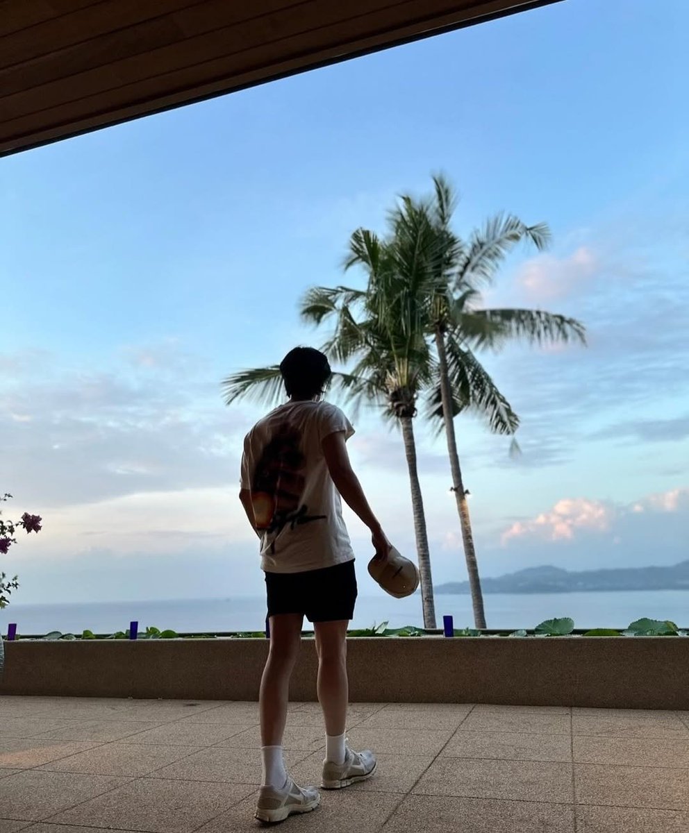 ながい間一緒にがんばったお仲間と素敵✨
ゆっくり楽しんでリフレッシュしてきてね𓂃◌𓈒𓐍🫧*.ﾟ
素敵な空とソジュン씨うれし~ありがと❤
毎回さいご『~』かわいෆ⸒⸒

#パクソジュン #박서준 
#ParkSeoJun 
#HIAND 💌