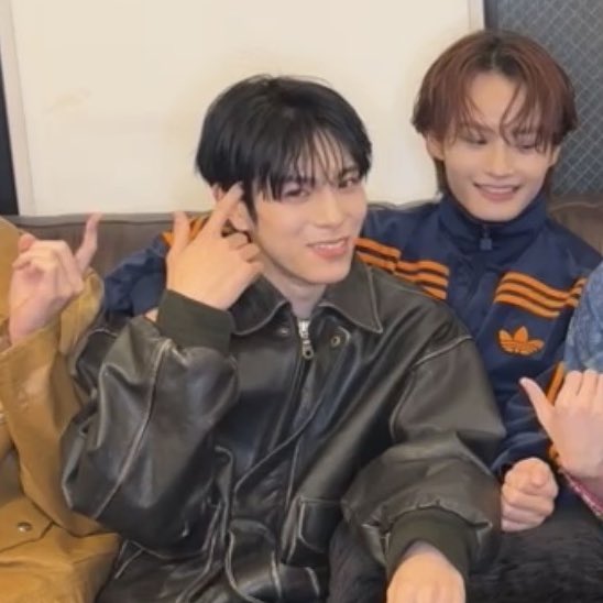 また黒に戻してくれて超嬉しい✨⸝⸝o̴̶̷̥᷅  ̫ o̴̶̷̥᷅⸝⸝
やっぱ黒がすき(՞꜆ .ˬ.՞)꜆🖤💘