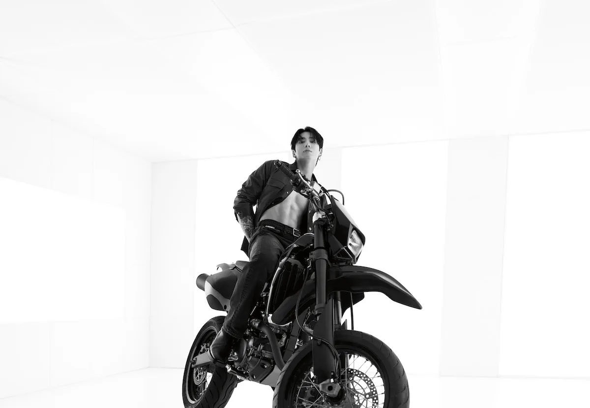   ボクシーシャツ ジャケット ホワイト ジョングク着用 Calvin Klein（カルバン・クライン）の「ボクシー シャツ