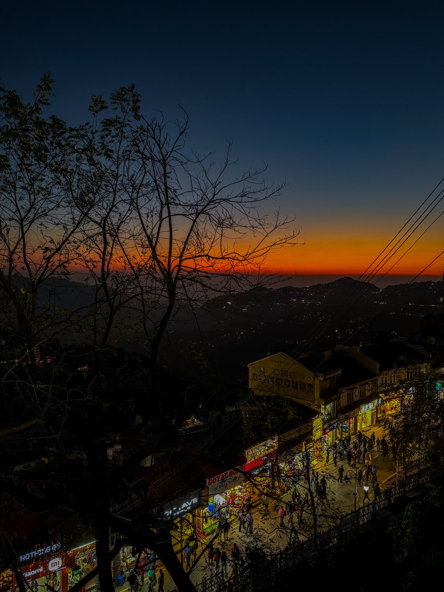 O_arra_'s tweet photo. Shimla’s best sunset season is here again 🔥 

#shimla #sunset #himachal #octobervibes #shotoniphone #AutumnVibes #autumn https://t.co/ehs0LgiEsR