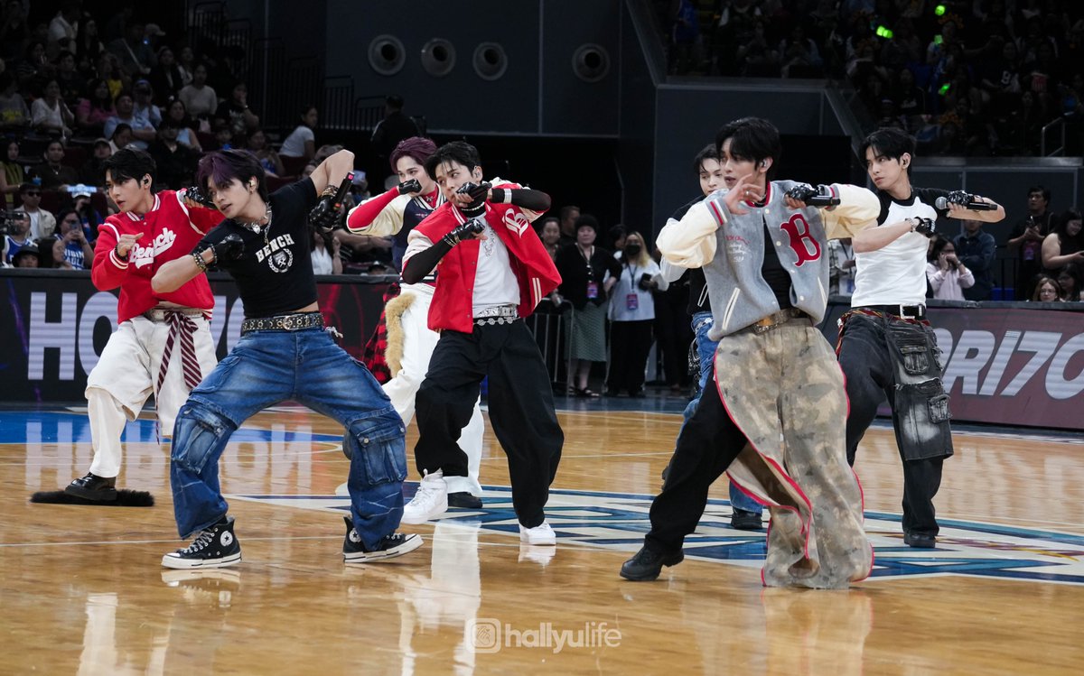 #HORI7ON #호라이즌 @ BENCH SHOOT OF ASIA - Halftime Show [20251026]

Full album: hallyulife.com/hori7on-bench-…

📸Photos by <a href="/APlusVisual_AMG/">A+ Visual Group</a> for HallyuLife

Presented by <a href="/benchtm/">BENCH/</a> 
#BENCHShootOfAsia