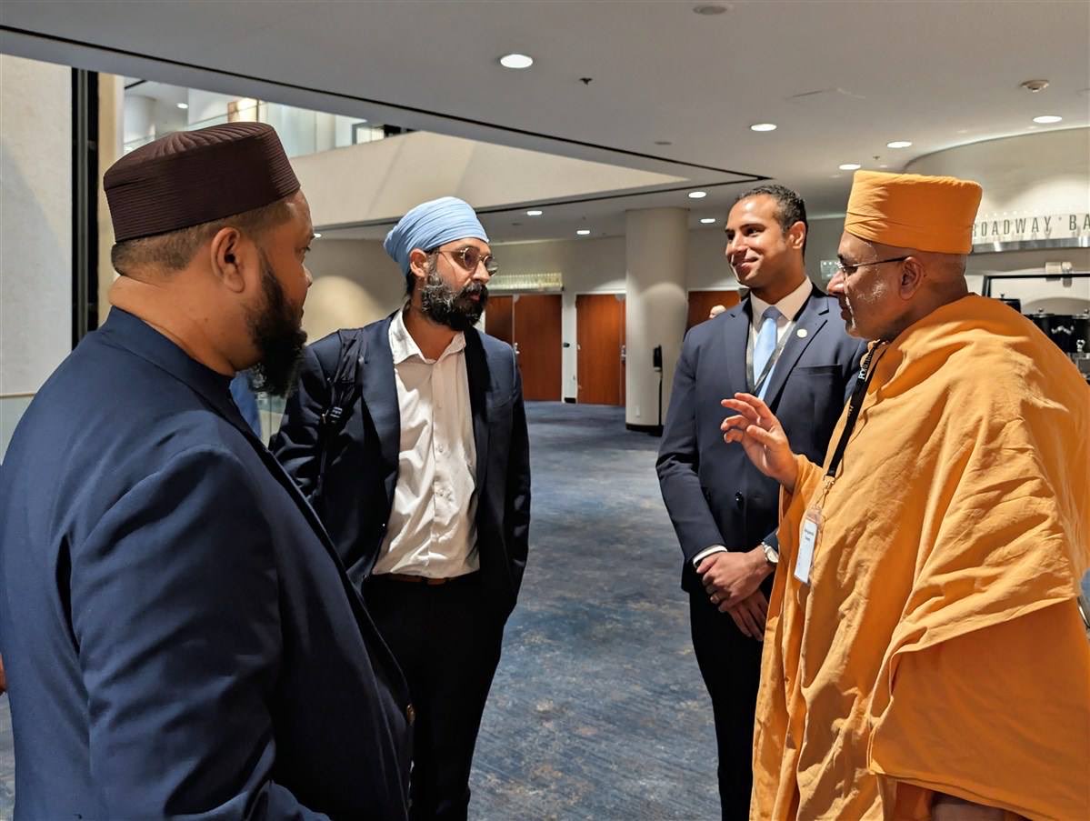 His Holiness Mahant Swami Maharaj, the spiritual head of @baps, received the Achievement in Building Better Communities award at the Forum on Faith in New York City — honoring his inspiring leadership in fostering global service, unity, and compassion.