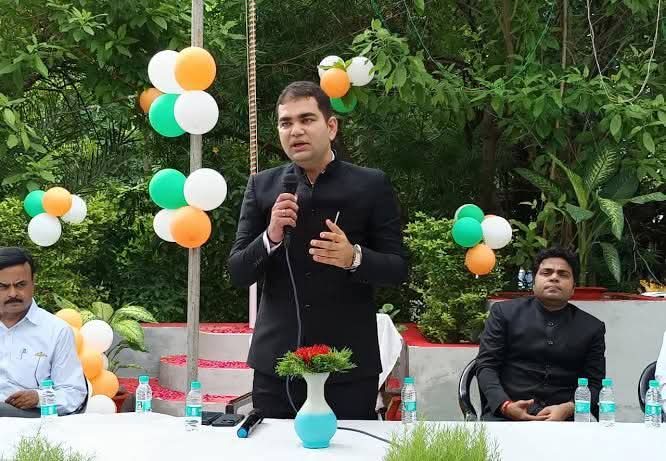 ‼️ज्वाइंट सीपी प्रयागराज अजय पाल शर्मा के भाई अमित पाल शर्मा डीएम कौशांबी बने,दोनों एनर्जेटिक भाइयों को हार्दिक शुभकामनाएं प्रथम पोस्टिंग पाने पर💐👍👍‼️ <a href="/DripsAjaypal/">IPS Ajay pal Sharma</a> <a href="/AmitpalSharma/">Amit Sharma</a>