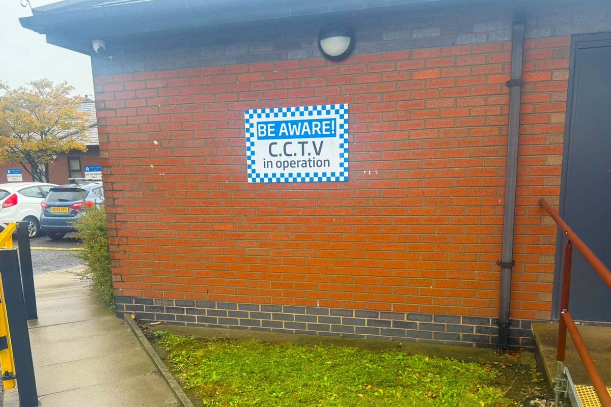 UFUDirectory's tweet image. Library House Surgery signage 🏥

New wall signs, lettering and directories give Library House Surgery a fresh, professional look and help patients find their way with ease.

📞 Contact us today for a tailored quote!

#SignageDesign #PoppySigns #Branding