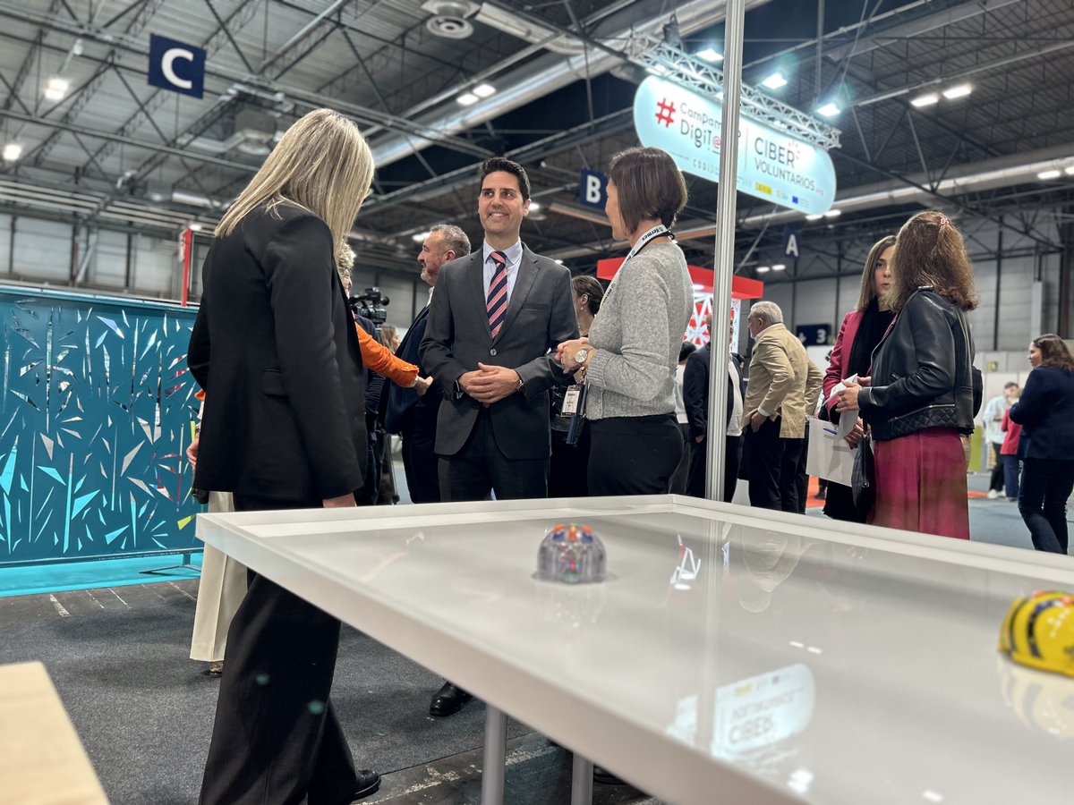 Acudimos un año más a nuestra cita con <a href="/SIMOEDU_/">SIMO EDUCACIÓN</a>  donde la tecnología se pone al servicio de la Educación en toda España y en la <a href="/ComunidadMadrid/">Comunidad de Madrid</a>

Las empresas e instituciones presentan sus propuestas para docentes y alumnos para aprovechar todo su potencial, teniendo siempre