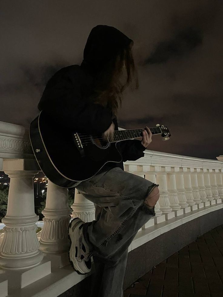 Flowerofmemory9's tweet image. เราไม่ใช่นักดาบ⚔ที่เก่งเหมือน "โซโล"
😏แต่เป็นมือกีตาร์🎸ที่โซโล่แล้วบาดใจ ❤️️
นข : คีย์ ไปเล่นไกลๆ ลูก 😅😅
ระหว่างรอลุ้นนักแสดง แวะมาลองชิมความเสี่ยวของคีย์กันก๊อนนน
📚 E-book : เงาใต้พระจันทร์
mebmarket.com/ebook-224179-
#เงาใต้พระจันทร์
(รูปเป็นเพียงภาพอ้างอิงจากเน็ต)