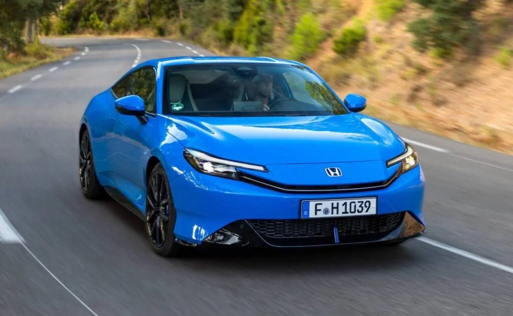 Honda relanza dos deportivos legendarios 🚨

▪ La nueva Honda Prelude vuelve como coupé híbrida (184 CV / 315 Nm) tras 25 años, con diseño moderno pero líneas tradicionales. 

▪ Al mismo tiempo, la icónica Honda NSX regresa con edición ultralimitada: producción artesanal de