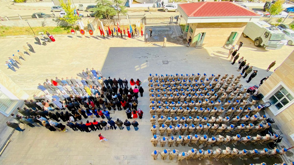 beytmemresmi's tweet photo. Cumhuriyetimizin 102.kuruluş yıl dönümü kutlama programı kapsamında Hükümet Konağında çelenk sunma töreni gerçekleştirildi.

Çelenk sunma törenine Kaymakamımız Sn.Mehmet Furkan TAŞKIRAN, İlçe Milli Eğitim Müdürümüz Sn.Mesut ÖZDEMİR,İlçe protokolü ve öğretmenlerimiz katıldı. 🇹🇷🇹🇷 https://t.co/egZzsFwjvk