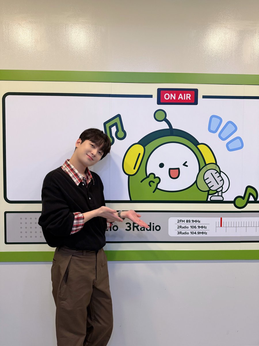 ChanWonOfficial's tweet image. 📸 찬또그래퍼 📸

오늘은 왠지
밤에도 실시간 찬원을
만나고 싶은 날🫶🏻
 
&amp;lt;한해의 키스 더 라디오&amp;gt;에서
들려줄 달콤한 목소리를 만나러😍

잠시 후 10시 30분부터
KBS Cool FM에서 함께해요🤗

#이찬원 #LeeChanWon
#한해의키스더라디오
#티엔엔터테인먼트