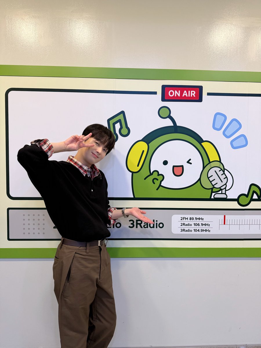 ChanWonOfficial's tweet image. 📸 찬또그래퍼 📸

오늘은 왠지
밤에도 실시간 찬원을
만나고 싶은 날🫶🏻
 
&amp;lt;한해의 키스 더 라디오&amp;gt;에서
들려줄 달콤한 목소리를 만나러😍

잠시 후 10시 30분부터
KBS Cool FM에서 함께해요🤗

#이찬원 #LeeChanWon
#한해의키스더라디오
#티엔엔터테인먼트