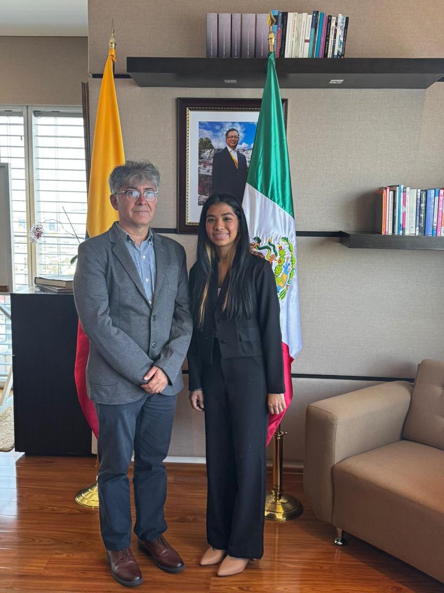 ¡Gracias!

Las embajadoras de <a href="/EmbajadaColDE/">Botschaft von Kolumbien in Deutschland</a> e <a href="/EmbColItalia/">Embajada de Colombia en Italia</a>  y los embajadores de <a href="/EmbColBruselas/">Embajada de Colombia en Bruselas</a> , <a href="/EmbColombiaMex/">Embajada de Colombia en México</a> , Portugal, <a href="/embcolfrancia/">Embajada de Colombia en Francia</a>  y <a href="/EmbajadaColUru/">Embajada de Colombia en Uruguay</a>  recibieron a las estudiantes de la <a href="/Unicordoba_Col/">Universidad de Córdoba</a>  que asumieron el Reto Diplomatico. 

Que buena iniciativa la que