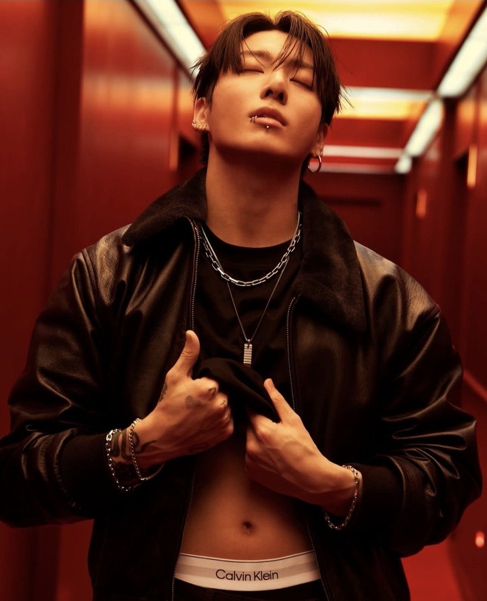 AMERICAJUNGKOOK's tweet photo. @CalvinKlein Talk about a comeback, Jung kook demolished this campaign, all the looks that he's wearing are so perfect, you did it again @CalvinKlein bravo 👏stunning.. #JUNGKOOKXCALVINKLEIN https://t.co/3iq4UcZY0f