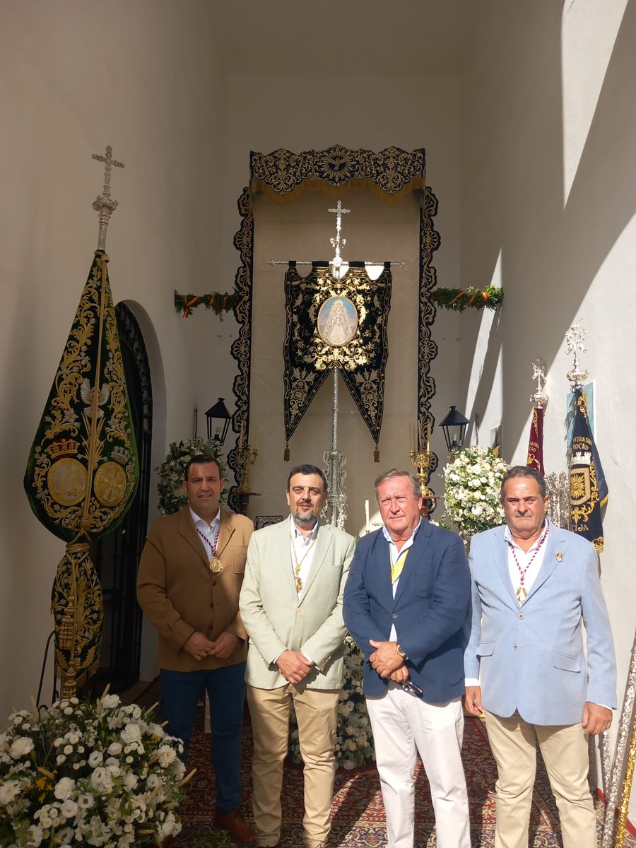 ⚪🔴PROTOCOLO| Peregrinaciones.

El pasado Domingo 26 de octubre,  una  representación de nuestra hermandad encabezada por nuestro presidente, acompañaron a nuestra hermandad ahijada, Nuestra Señora del Rocio de Ecija en la aldea del Rocío con motivo de su peregrinación anual.