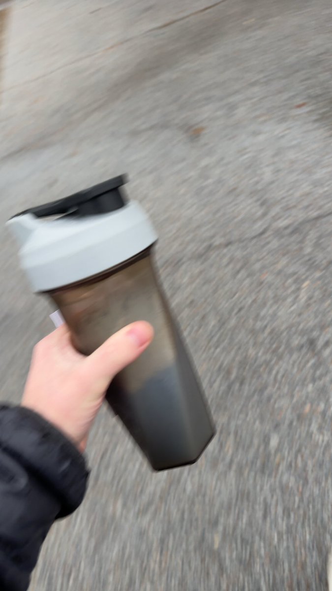 dashbobpaar's tweet photo. At jury duty popping a half pot at almost full shield cause I don’t fuck around with justice https://t.co/DFcg1E6Bh8