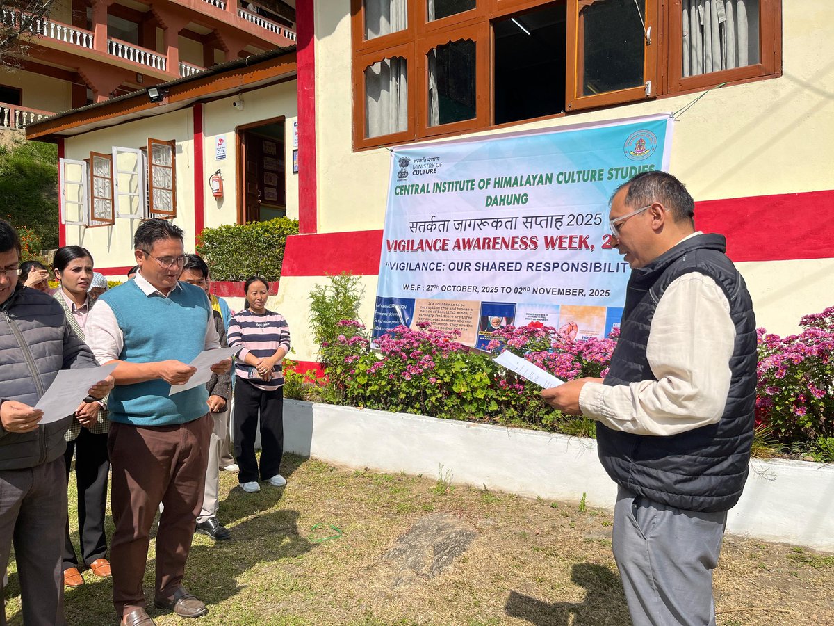 CIHCS790116's tweet photo. “Committed to uphold ethical values and promote integrity at all levels.”theme : vigilance our shared responsibility #integritypledgevigilanceawarnessweek #11YearsOfJanDhan #govmentofindia #ministryofculturegoi #SwachhataHiSeva2025 #ViksitBharat https://t.co/T7JIEQUqBF