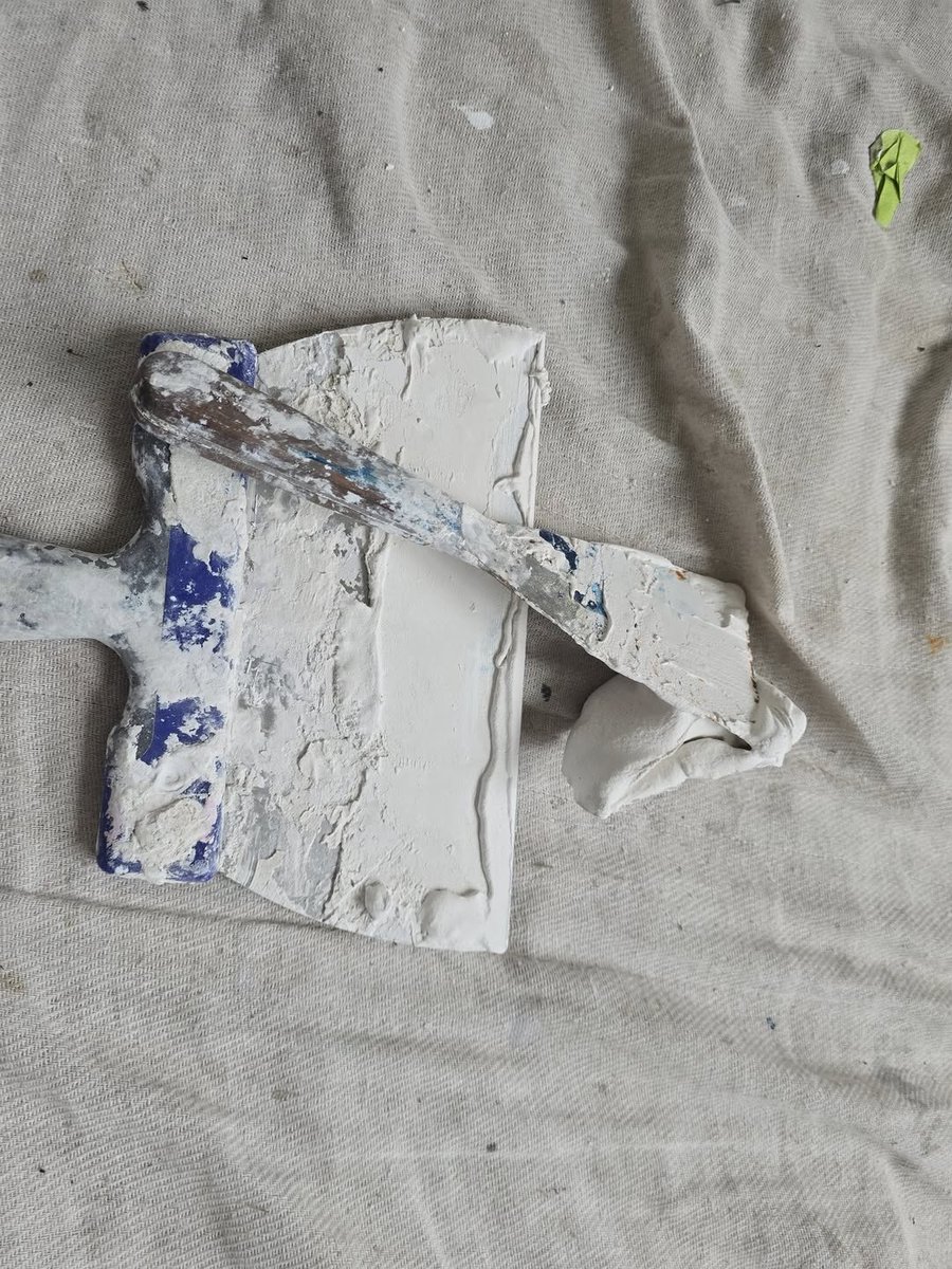 DecoratorsU's tweet image. My filling knives tend to trigger other decorators. Can&apos;t think why.

#fillingknives #decorators #Trades