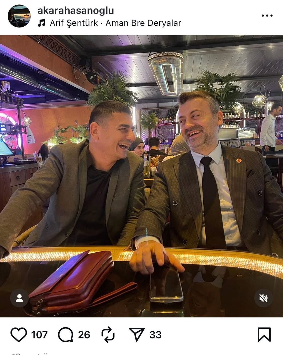 İsmail Saymaz: “Bayrampaşa’da meclis üyeleri Ali Karahanoğlu ve Saki Teker, Başkan Hasan Mutlu’yu yolsuzlukla suçlayarak, CHP’den ayrılmıştı.

Mutlu, menfaat nedeniyle istifa ettiklerini açıklamıştı.

AKP'yi destekleyen iki üye Bayrampaşa el değiştirince bu fotoğrafı paylaştı.”