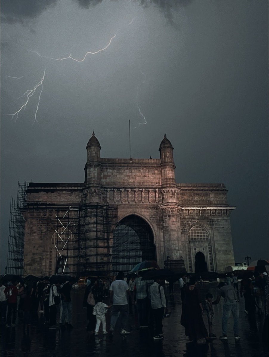 prashanthyt3's tweet image. #Mumbai #MumbaiRains #BombayVibes #streetphotography