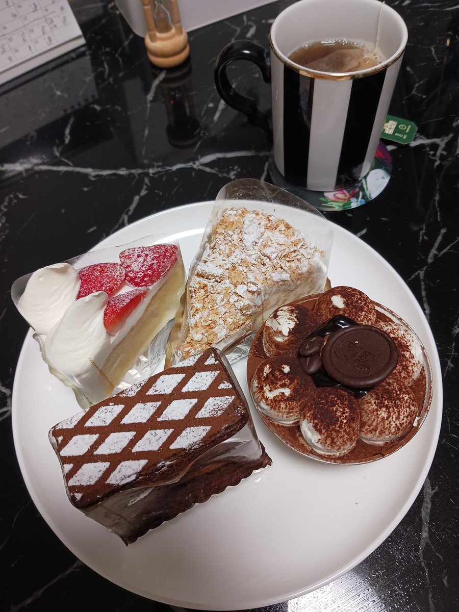 Rikko_Rituko's tweet photo. 爆食🍰 https://t.co/RCpiDrIyhs