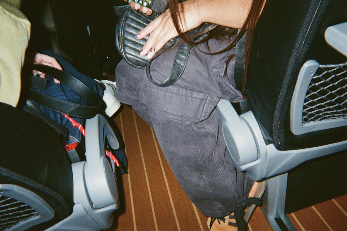 Lanra's tweet photo. low resolution, high emotion. this digicam isn’t focused on perfection; it’s focused on the memories. keeping these moments raw and real. true aesthetic, IYKYK. 📼 https://t.co/Vz5YOrbOBZ