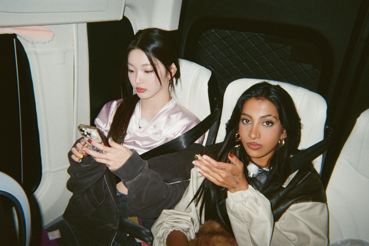 Lanra's tweet photo. low resolution, high emotion. this digicam isn’t focused on perfection; it’s focused on the memories. keeping these moments raw and real. true aesthetic, IYKYK. 📼 https://t.co/Vz5YOrbOBZ