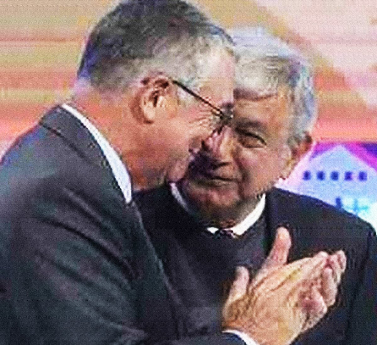 👽EL BARÓN del #Ajusco, #SalinasPliego, santo patrono de los #PagosChiquitos, se presenta ahora como un paladín del libre mercado (algo así como un #LuisPazos con esteroides) luego de haber sido obradorista de hueso colorado. 👽Un día #gobiernícola, otro día #antigobiernícola.