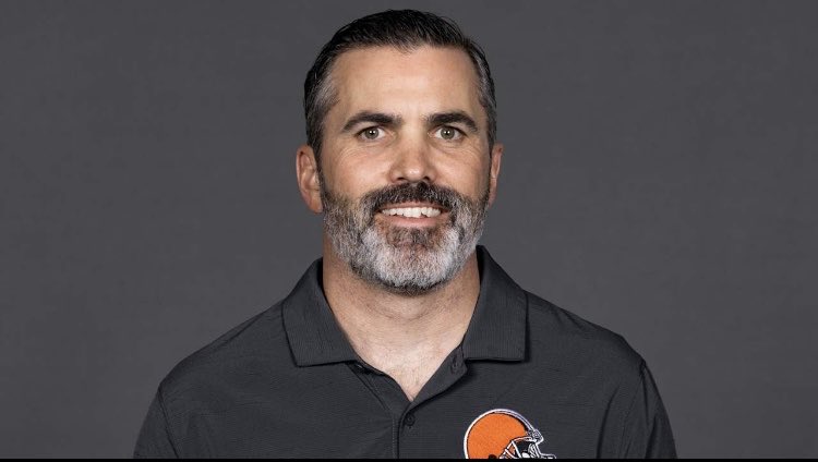 AngelShedeurway's tweet image. This is Kevin Stefanski’s dad, Ed Stefanski. He used to work for the 76ers and hated Allen Iverson because he is a confident Black man who is unapologetically Black. Now his son, Kevin, is sabotaging Shedeur because he is a confident Black man who is unapologetically Black.