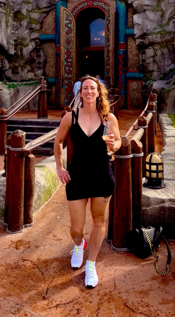 I turn 40 tomorrow and here’s EVERYTHING I’m going to change with my lifestyle 👇🏻

💤 8 hours uninterrupted sleep
🧘 1 hour meditation each morning
🥤Kale smoothie

…. things I’d say if I was delusional!

I can’t remember the last time I got 8 hours uninterrupted sleep.

I don’t