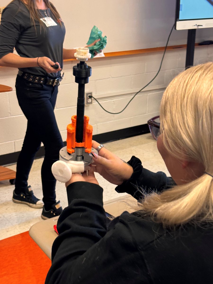 Ruthman_Cos's tweet image. We had the opportunity to share our passion for manufacturing with students at Williamstown [KY] Independent Schools’ Career Day.

In an interactive session led by Gusher’s Karrina O’Toole, more than 200 students in grades 6–8 explored engineering and precision measurement.