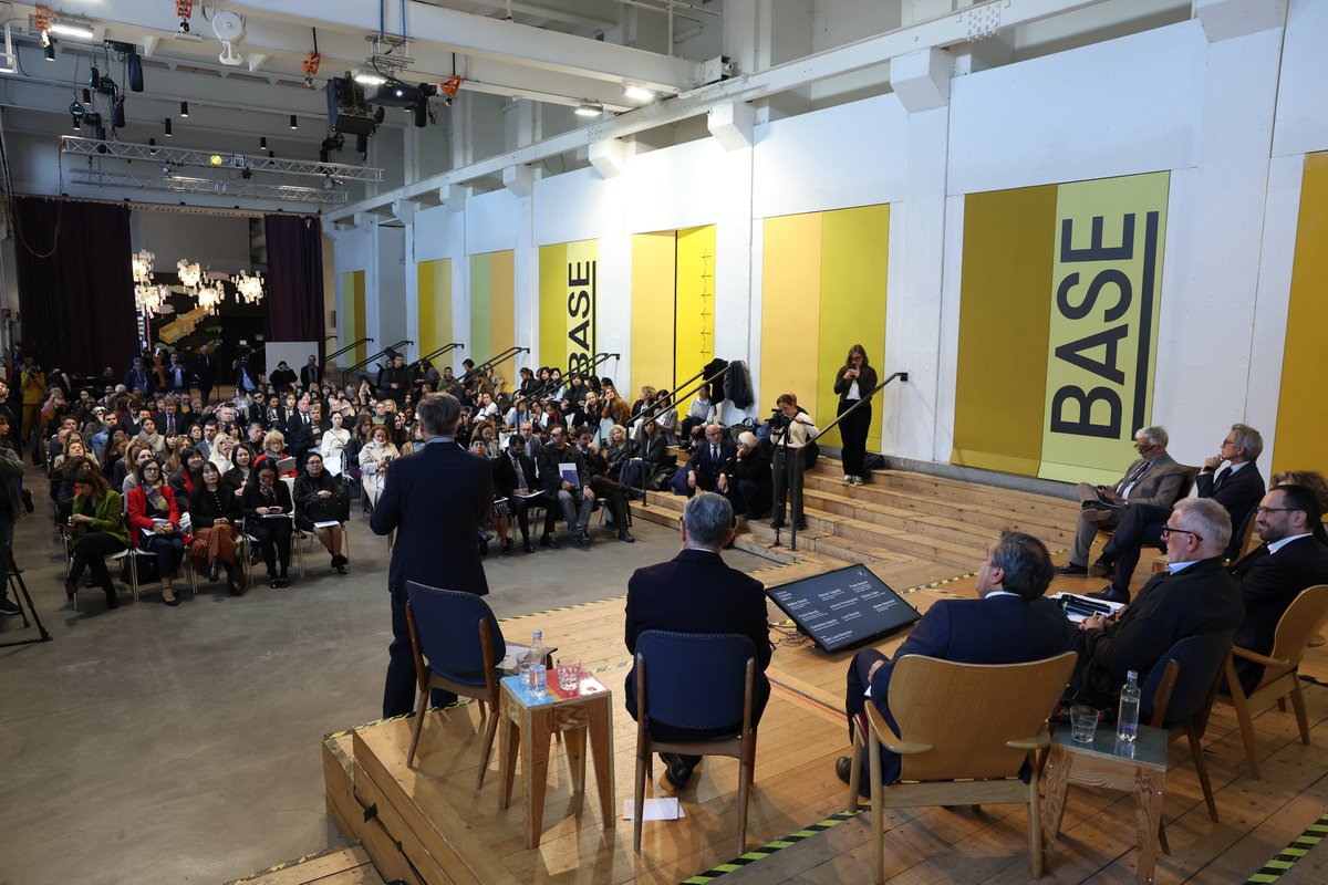 🎓 A Milano torna Fashion Graduate Italia: UniCredit c’è. Accanto ai giovani creativi che sognano di trasformare la moda in impresa sostenibile. Con CFMI Academy, il futuro del Made in Italy prende forma.