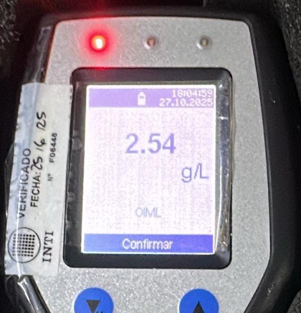 #AHORA Ruta 5, km 32, altura Villa del Prado, conductor d una Hilux q había protagonizado accidente y se dió a la fuga en Anisacate, fue alcanzado x <a href="/PoliciaCbaOf/">Policía de Córdoba</a> y detenido, en control de alcoholemia arrojo 2.54 gr alcohol en sangre. Info: Javier Sassi <a href="/masradiocba/">Más Radio Córdoba</a>