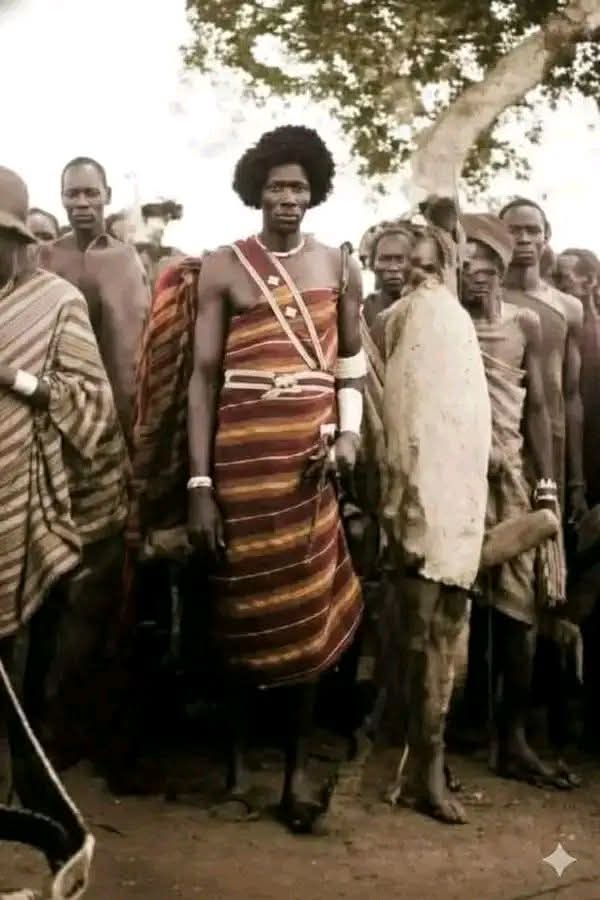 #EXCLUSIVE
The iconic Deng Malual Aleer, Paramount Chief of Dinka-Bor, Duk District, Jonglei Province.
📸 Photograph originally published in 1959.
A Generational Leader!
Credit AdorMedia ✅ 
📷 Courtesy
#ssox