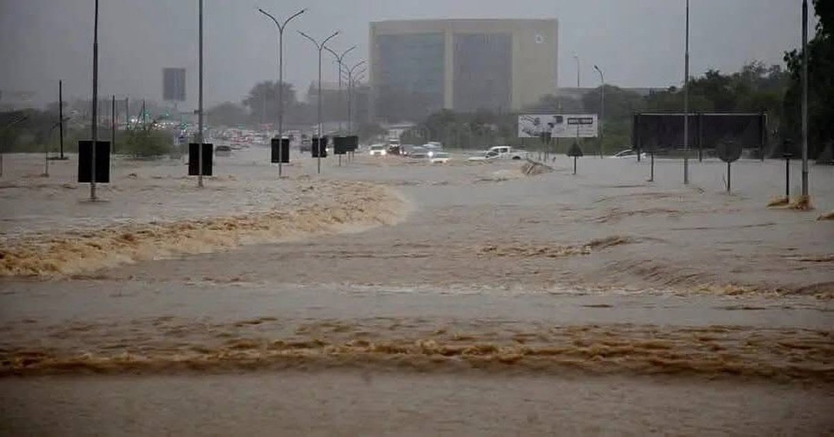 MmegiOnline's tweet photo. SPOT ANNOUNCEMENT: The Ministry of Environment and Tourism through the Department of Meteorological Services wishes to alert the public on the possibility of widespread thundershowers or rains which might lead to flooding over some area in the southern parts of the country. https://t.co/wsKef1SNmE