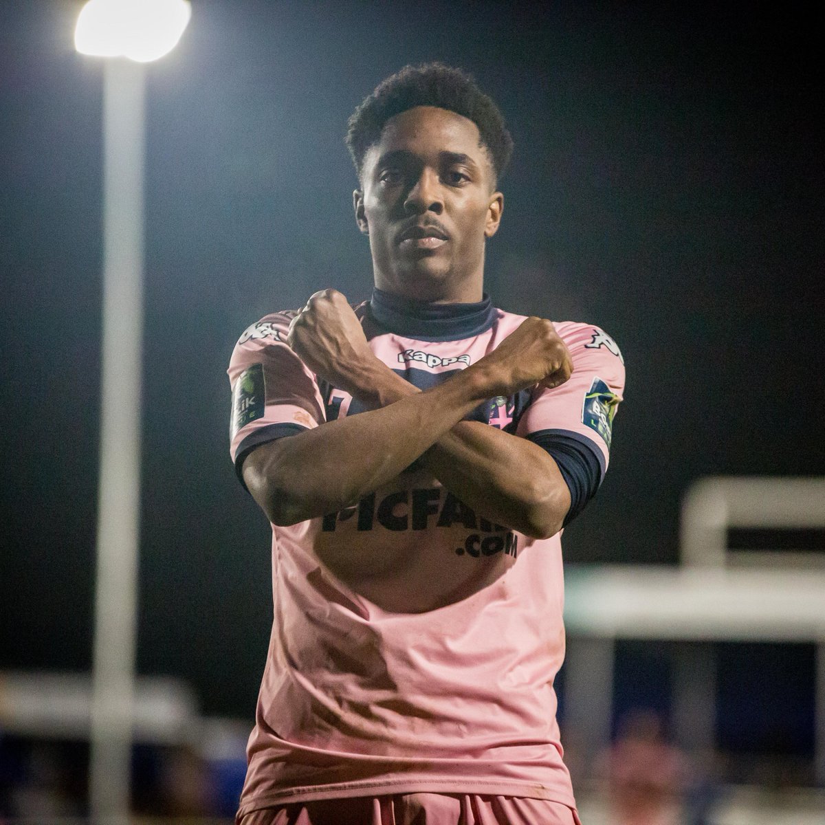 DulwichHamletFC's tweet image. For the 500th time in 💖 &amp;amp; 💙 

🎟️⬇️ 

app.fanbaseclub.com/Fan/Tickets/Se…