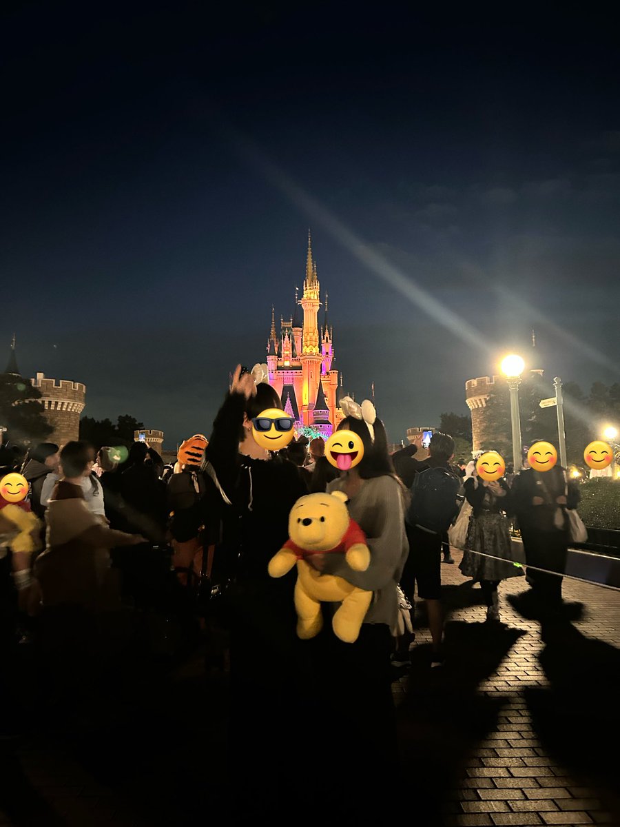 wa___age2's tweet photo. 1年記念でDisneySeaとLand🏰🎀
初のSea行けて楽しかった！ https://t.co/SBFqtw6WOH