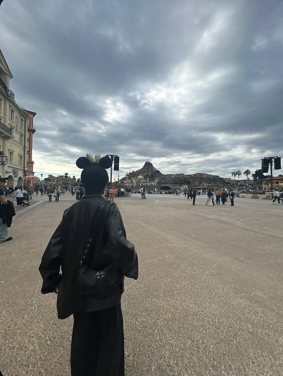 wa___age2's tweet photo. 1年記念でDisneySeaとLand🏰🎀
初のSea行けて楽しかった！ https://t.co/SBFqtw6WOH